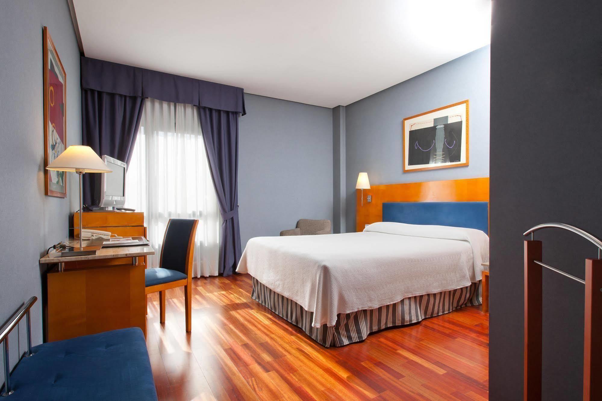 Nh Ciudad De Cuenca Hotel Cuenca  Eksteriør billede